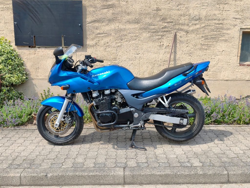 Kawasaki-ZR7